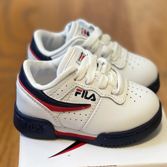 Toddler Fila sneakers size 4 - Picture 5 of 7